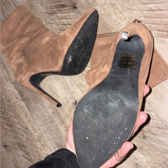 Elegant Brown Suede Heeled Boots - Picture 4 of 5